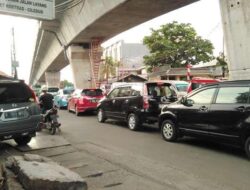 Kemacetan Parah di Jakarta Sebabkan Bus TransJakarta Terlambat